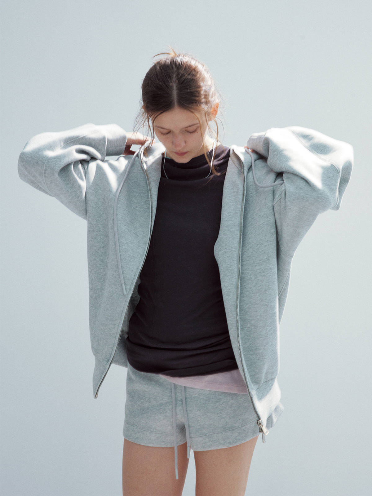 【ダイヘ】春の新作カジュアルフード付きダブルジッパーシンプルエアクラウドスウェットジャケット女性用H8050