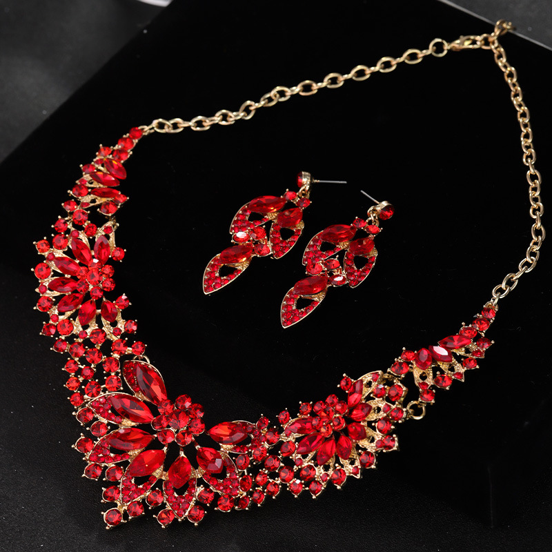 Nuevo conjunto de collares retro exagerados transfronterizos para mujeres de cristal de lujo vestido de banquete accesorios de cadena de clausura venta directa de fábrica