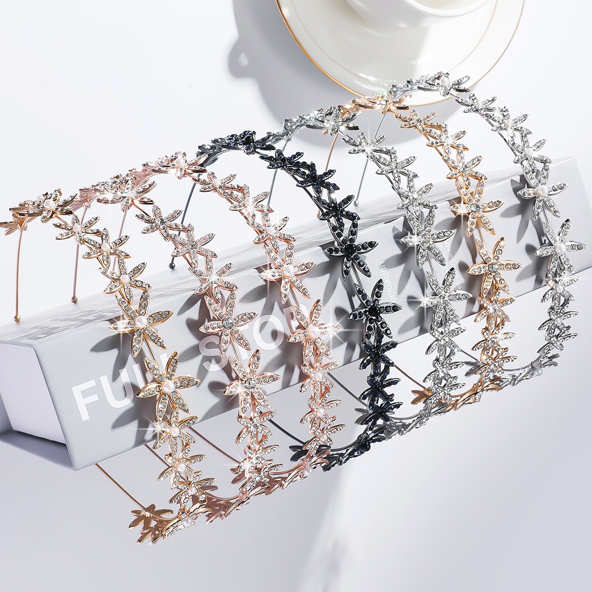 2024 nuevo copo de nieve delgado cinturón de cabeza estrella hexagonal diamante perla cinturón de pelo temperamento de verano hadas tarjeta de pelo roja en línea