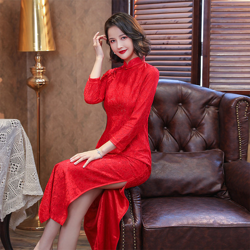 Lace red Chinese dress retro qipao cheongsam dress retro modified banquet split cheongsam dress