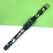 跨境新款硅胶表带卡通公仔儿童学生腕带手表触摸防水数字LED手表