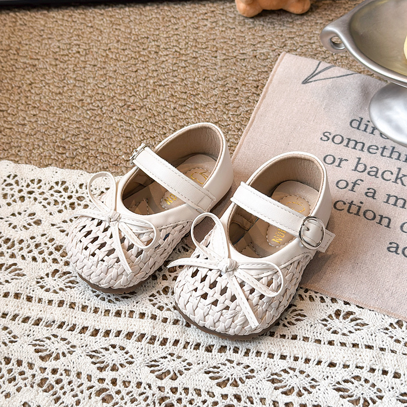 2026 verano de moda para niñas sandalias de cabeza de bolsillo nuevos zapatos de arco para niños Lefour zapatos de princesa huecos
