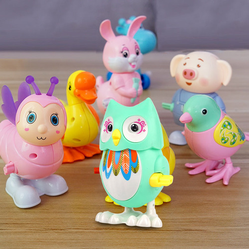 Spring-wound toy chicken with chain, kindergarten gift, sold on street stalls, lively small animal, cheap street stall toys