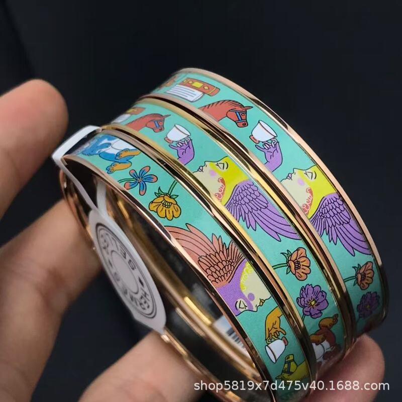 Cross-Border Aijia High-End Version Cream White and Blue Rabbit Bracelet Xiaohongshu Matching Stackable Enamel Bracelet Wholesale