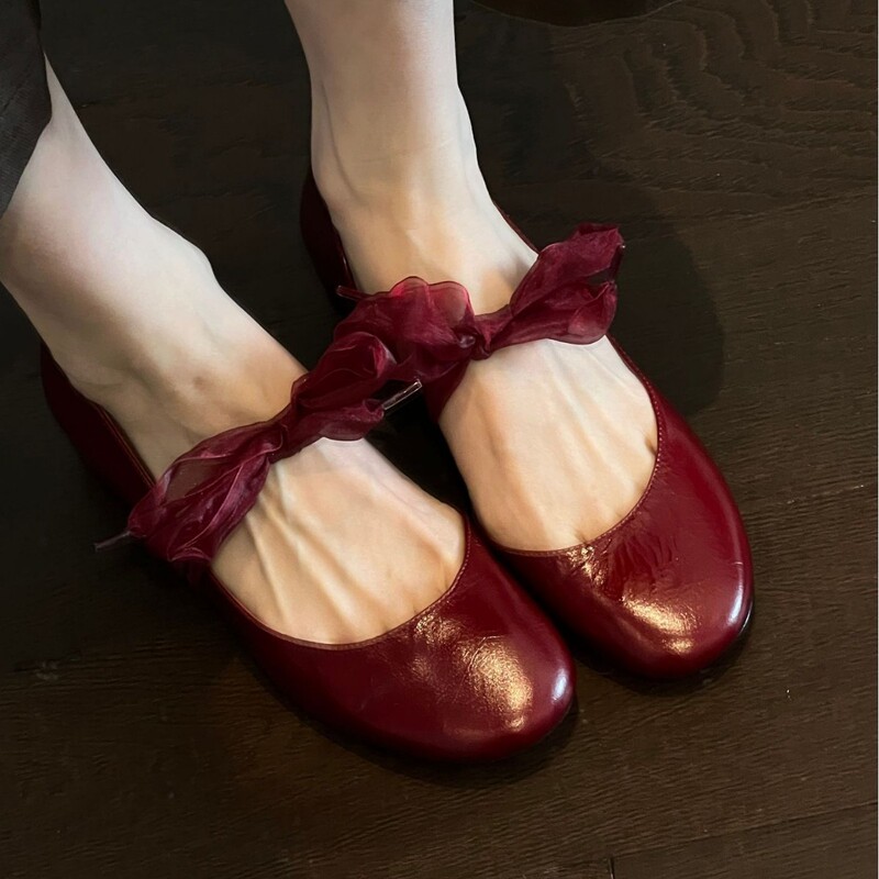 Red open-toe low-heel ballet flats with side cutouts, cowhide shallow design, internal height increase, 2026 new women's shoes Red open-toe low-heel ballet flats with side cutouts, cowhide shallow design, internal height increase, 2026 new women's shoes