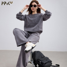 Ʒ�|�OӋ����Ƥ�q��ɫ�A�I�l��ֱͲѝ���b���b��Ʒ���e�ӌ���Ů�b