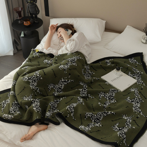 Retro spring and autumn air-conditioned nap blanket, middle-aged green zebra knitted leisure sofa decorative blanket, Nordic ins style