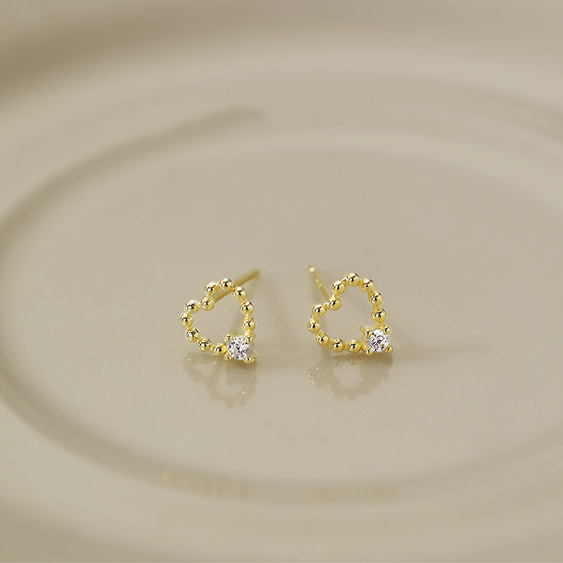 愛心耳釘2024年新款潮心形耳飾秋冬款通勤可戴耳環小眾設計感流行