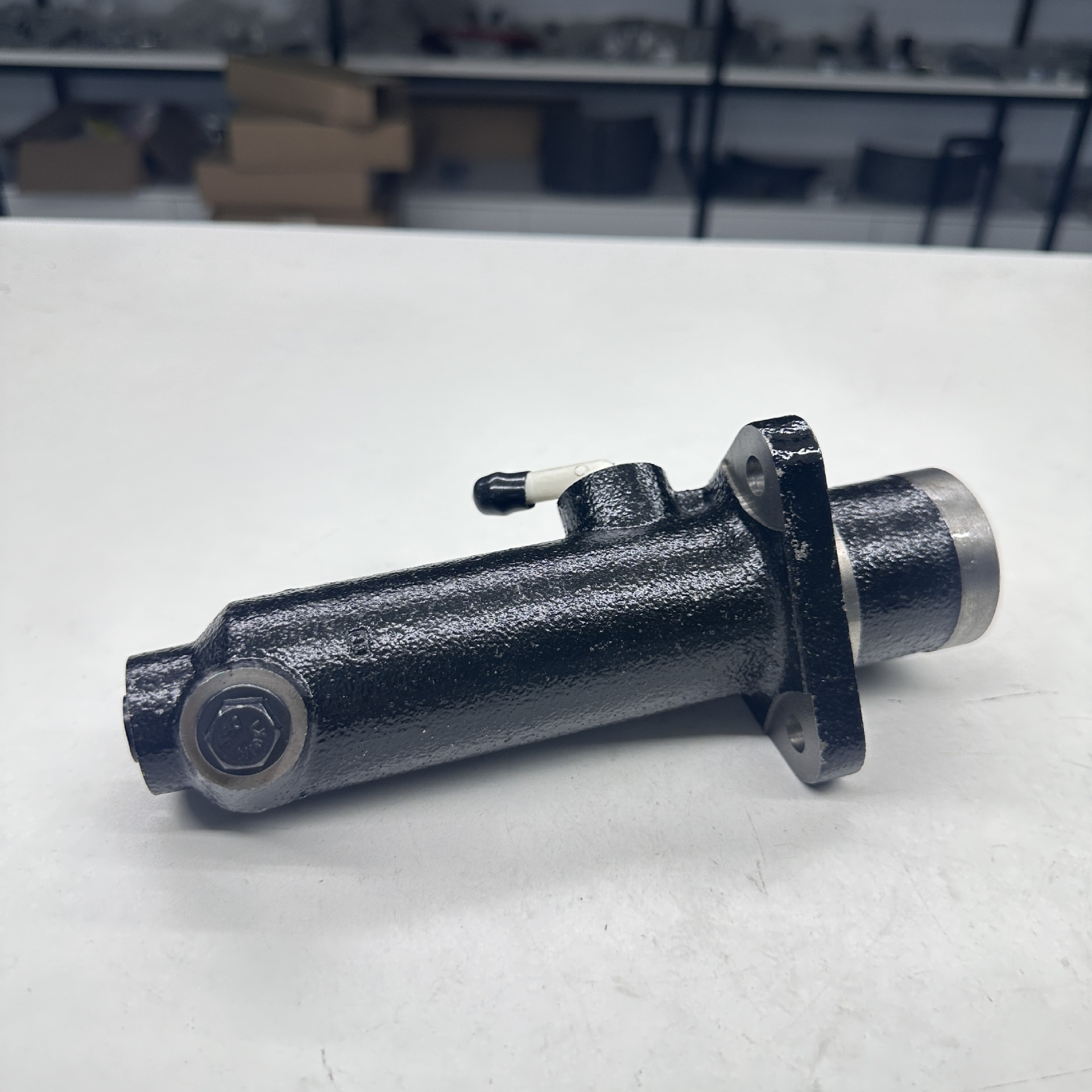 Suitable for Mercedes-Benz Unimog Brake Master Cylinder H31727.0.1,0014308501, 0024305301