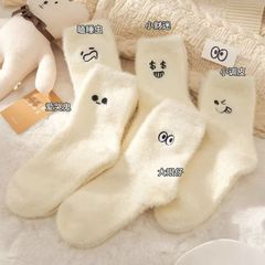ぬいぐるみのミンクの靴下の女性の秋冬のベルベットの厚い筒の白い山のストッキングのウールの靴下の睡眠の厚い靴下