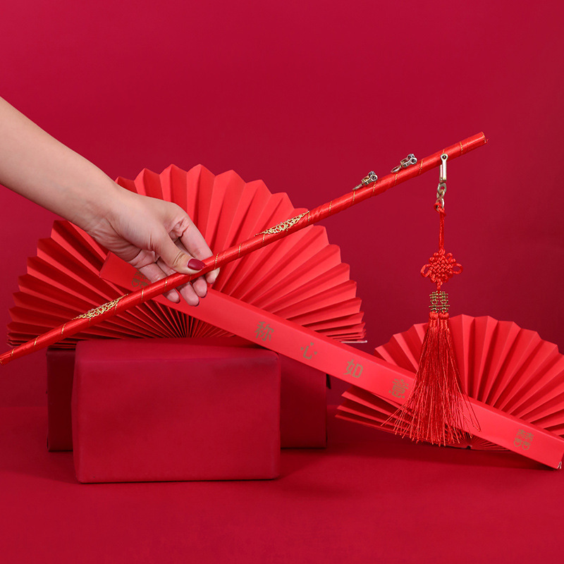 Casas de boda agujero elegir cubierta roja para decir que el corazón es feliz de decir que la boda se casó con un palo como un palo de props de escala al por mayor