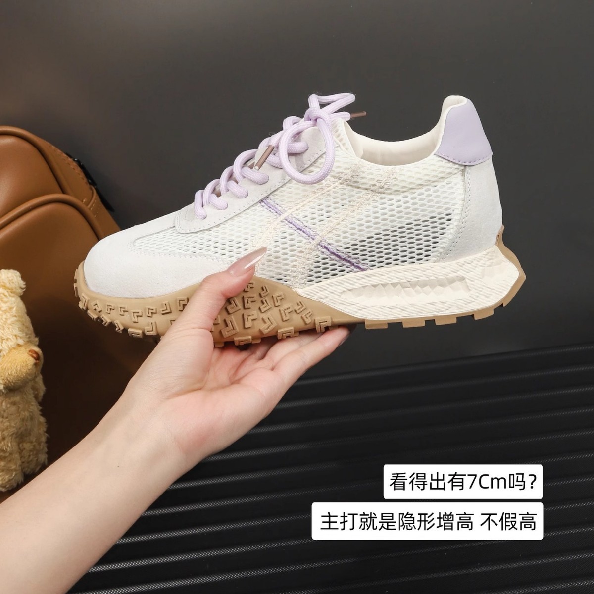 Zapatos de entrenamiento alemanes de malla, aumento interno de las mujeres 2025 nuevo estilo de verano delgado blanco transpirable deportes Forrest Gump zapatos casuales de suela gruesa