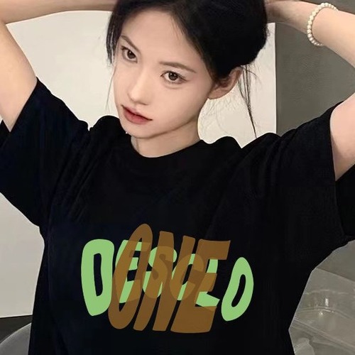 Couple's Style Unisex Vinyl Bear Black Ice Silk Crew Neck Short Sleeve T-Shirts for Men and Women: Trendy, Versatile, and Casual Outfits