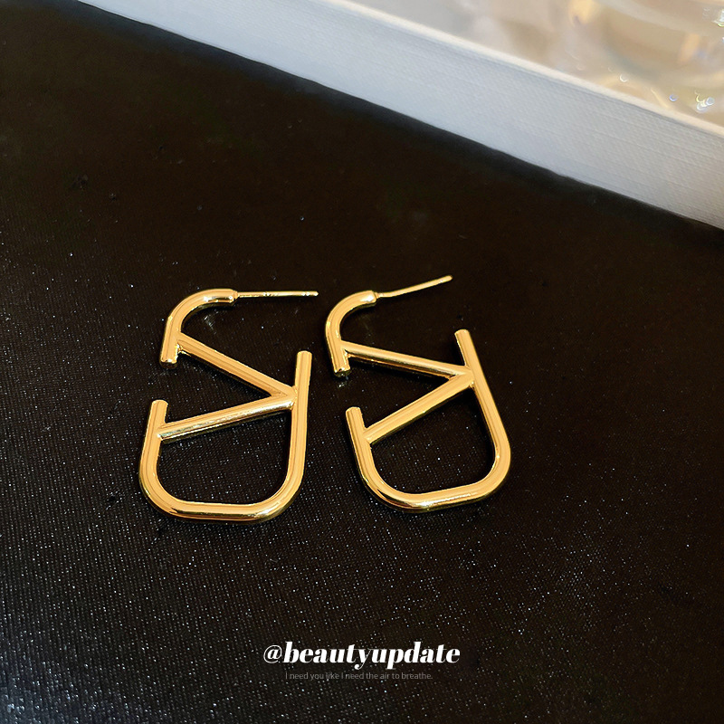 Aguja de plata carta pendientes geométricos de metal estilo frío ins pendientes de diseño personalizado pendientes de moda elegantes del todo-fósforo pendientes