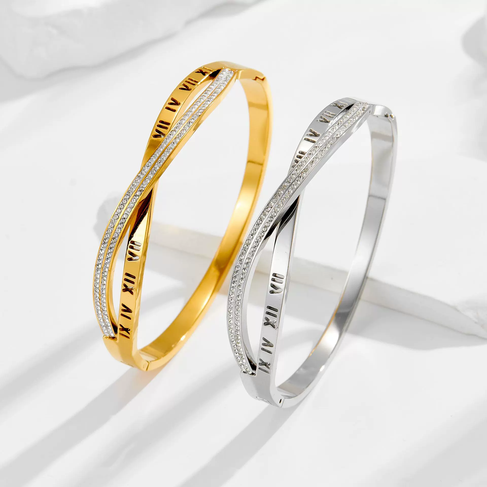 跨境高级时尚感满钻罗马数字交叉钛钢手镯18K金简约百搭不掉色手