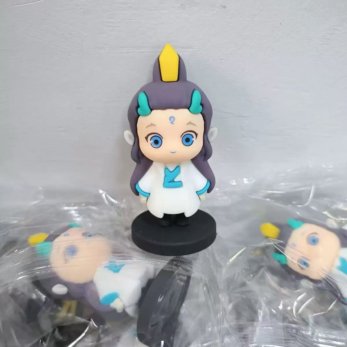 장식품 [Ao Bing]은 개별 포장되어 있으며 바닥 접착제가 함께 제공됩니다.