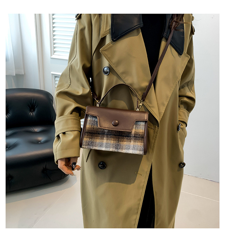 The textured color-blocking small square bag for the 2024 autumn and winter season features a cute checkered handbag with a niche design and a patchwork styling crossbody bag undefined