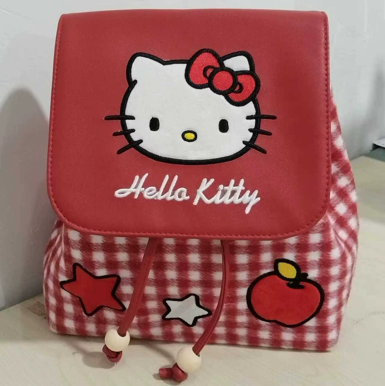 Косметичка Sanrio стеганая с синтепоном-наполнением, просторная дорожная организация, рисунки с героями