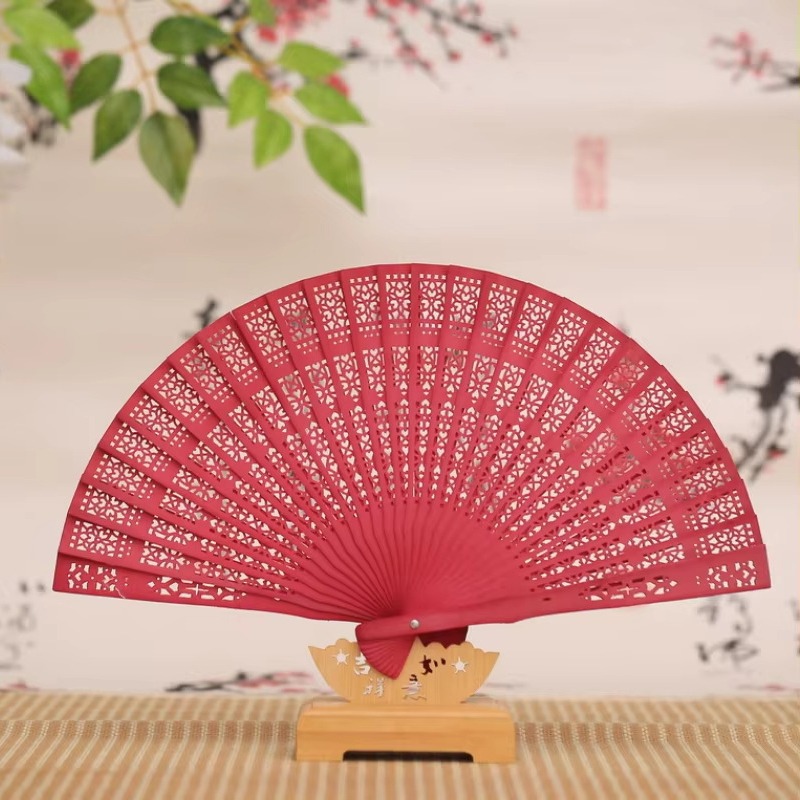 Fan de madera perfumada Fan plegable imitación de sándalo ventilador de baile hueco Fan artesanía Fan tallado flor Fan de madera toda la novia DIY joyas de boda