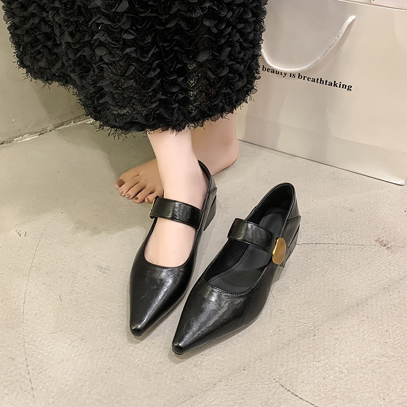 啄木鸟法式粗跟魔术贴浅口单鞋女2025春秋新款尖头洋派百搭玛丽珍|undefined
