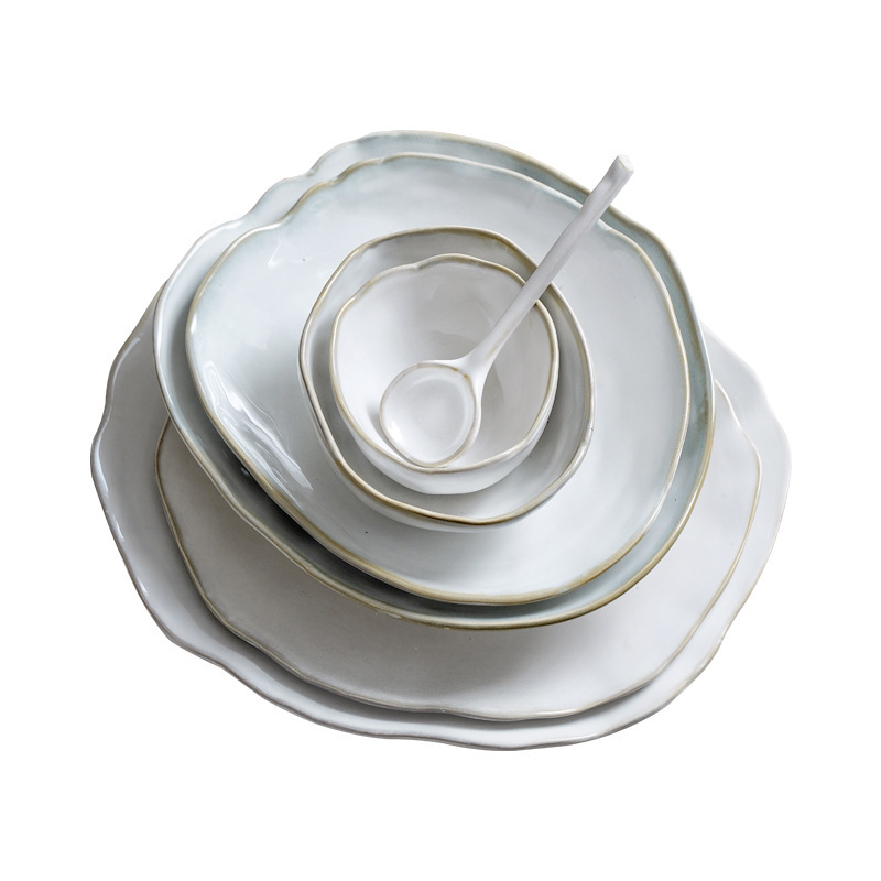 Horno de estilo japonés hueso porcelana cubierta creativa hotel de estilo nórdico irregular platos de cerámica horno esmaltado