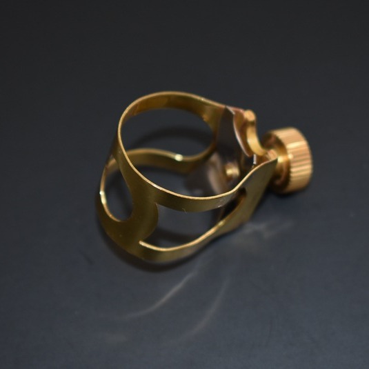 Alto saxofón flauta cabeza clip de metal flauta cabeza silbato abrazadera accesorios para instrumentos musicales fabricante