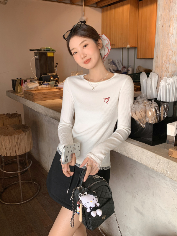 白色正肩针织长袖T恤女秋季新款打底内搭蝴蝶结刺绣蕾丝下摆上衣|undefined