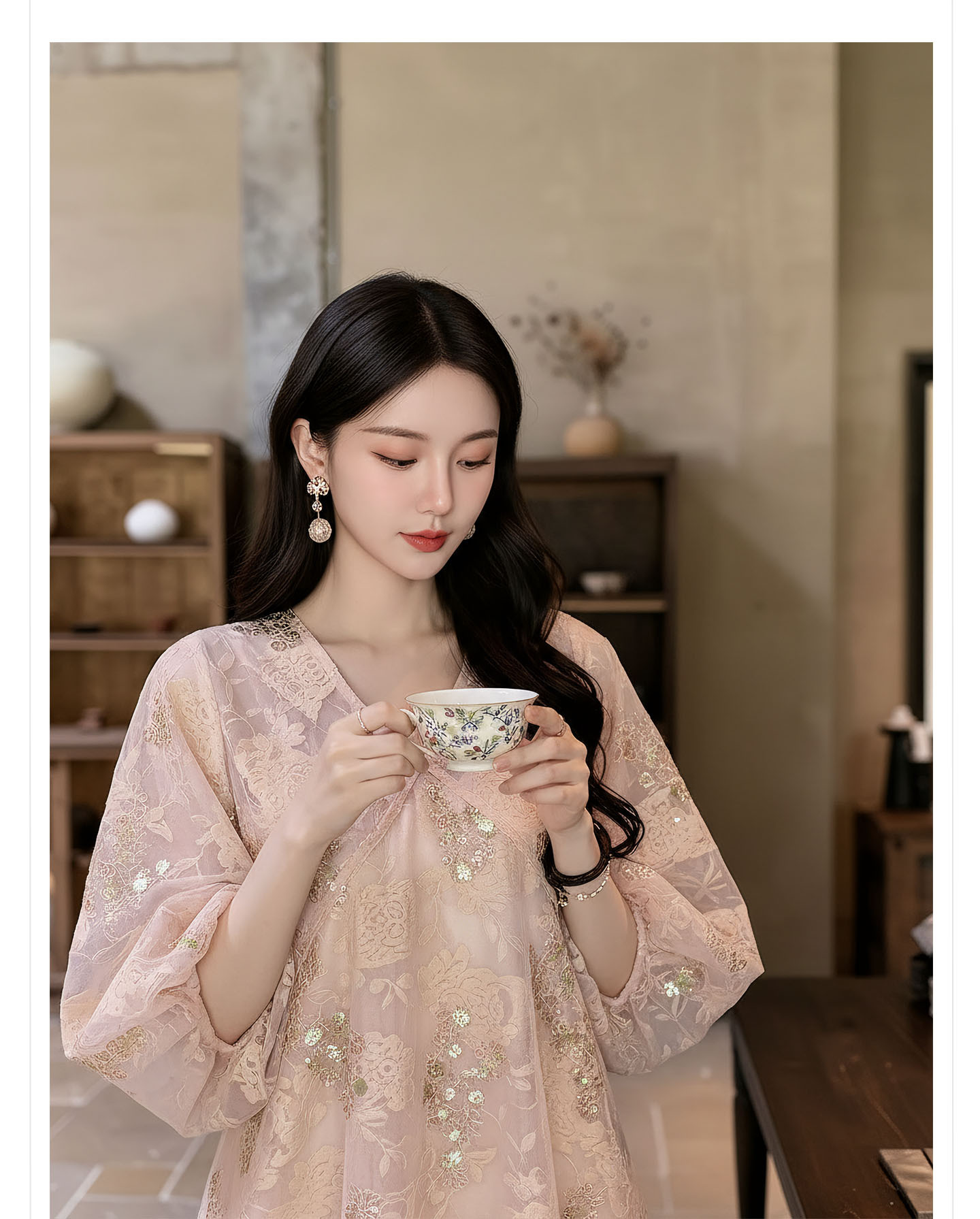 Đầm maxi nữ thắt eo họa tiết hoa thêu phong cách tân cổ điển hai dây — màu hồng chi tiết 6