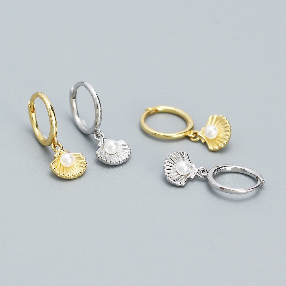 Design earrings from pearl