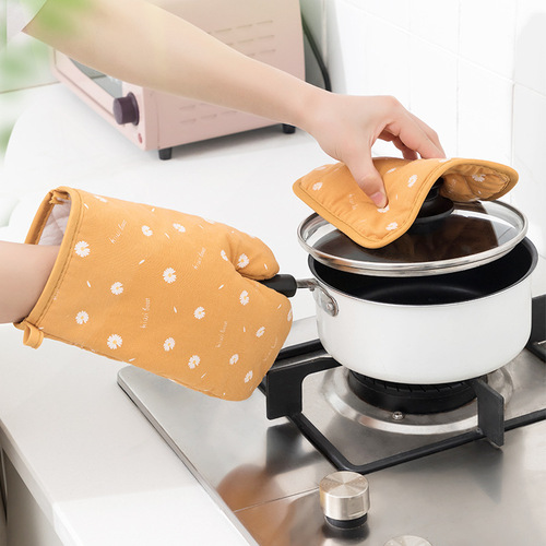Insulated gloves household high temperature resistant microwave oven gloves kitchen baking oven gloves heat resistant thickened baking tools