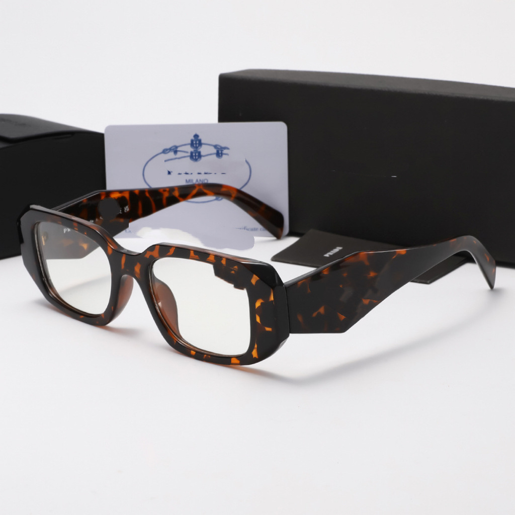 Tortoiseshell white flat