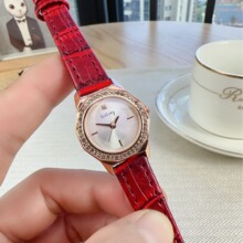 �¿�ʯӢ�ֱ�����Ůʿ���ʱ��ֱ������Ů��СƤ�����������һ�Դ