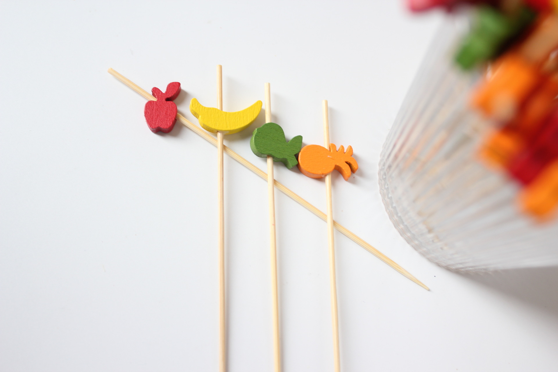 Venta al por mayor de fábrica colorido palo de fruta mixta palo de bambú lindo palo de hamburguesa cóctel decorativo signo sándwich signo de dibujos animados