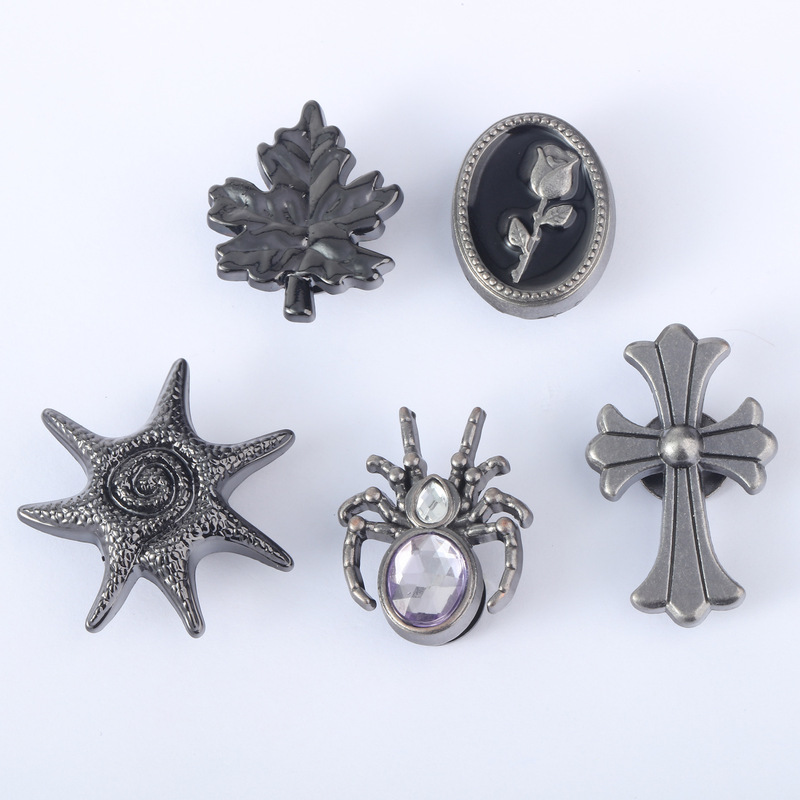 26-Hole Clog Shoe Charms Retro Punk Metal Gun Color Series DIY Clog Shoe Accessories Spider Chain Jewelry Accessories