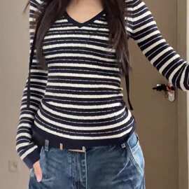 美式复古条纹麻花V领针织衫毛衣女秋冬新款软糯修身显瘦内搭上衣