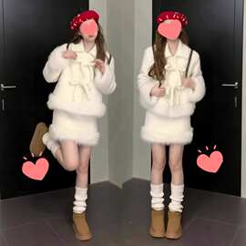 秋冬2025新款小香风夹棉加厚套装女高级感蝴蝶结毛毛外套毛绒短裙