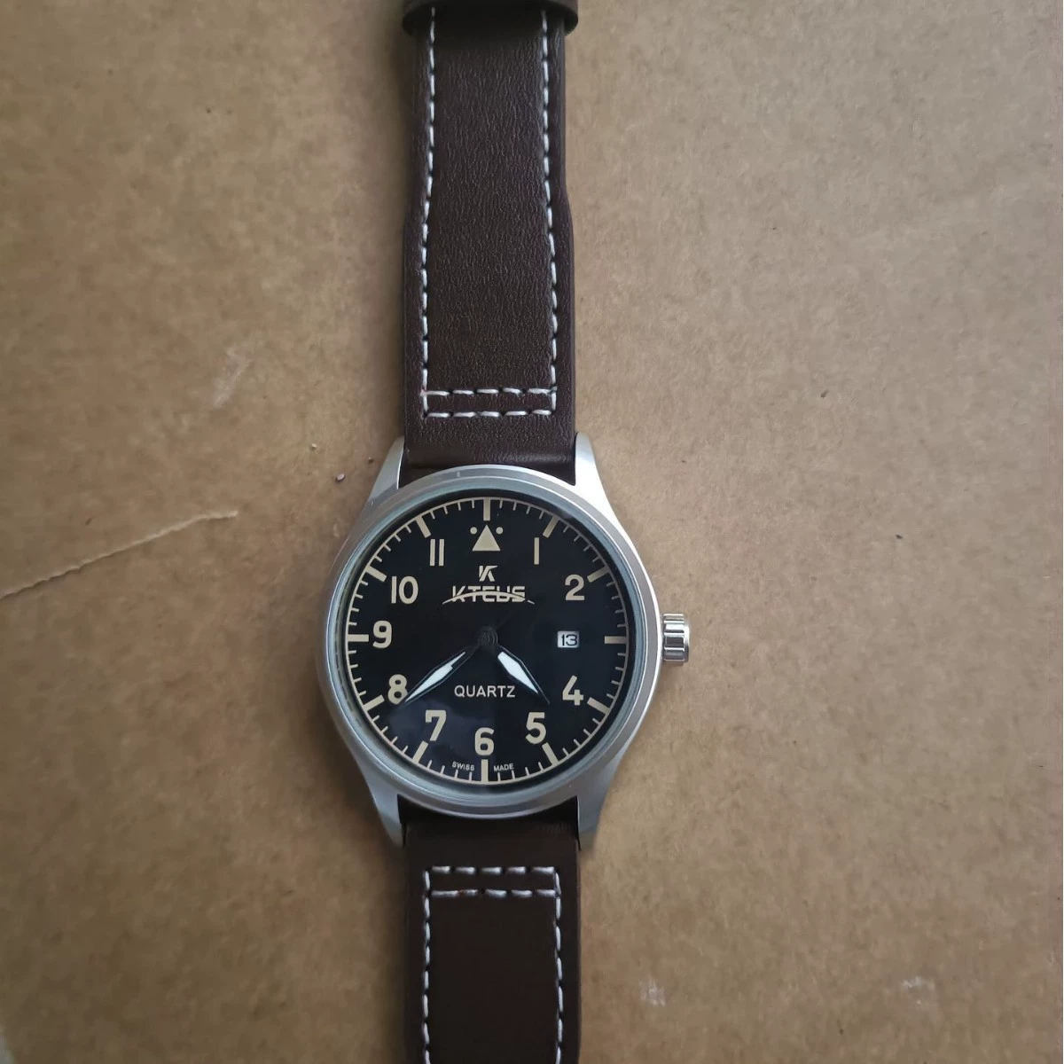 Кросс-бордерные часы Eighteen Prince Flying Mark Quartz Fashion Simple Business Style Водонепроницаемые светящиеся часы