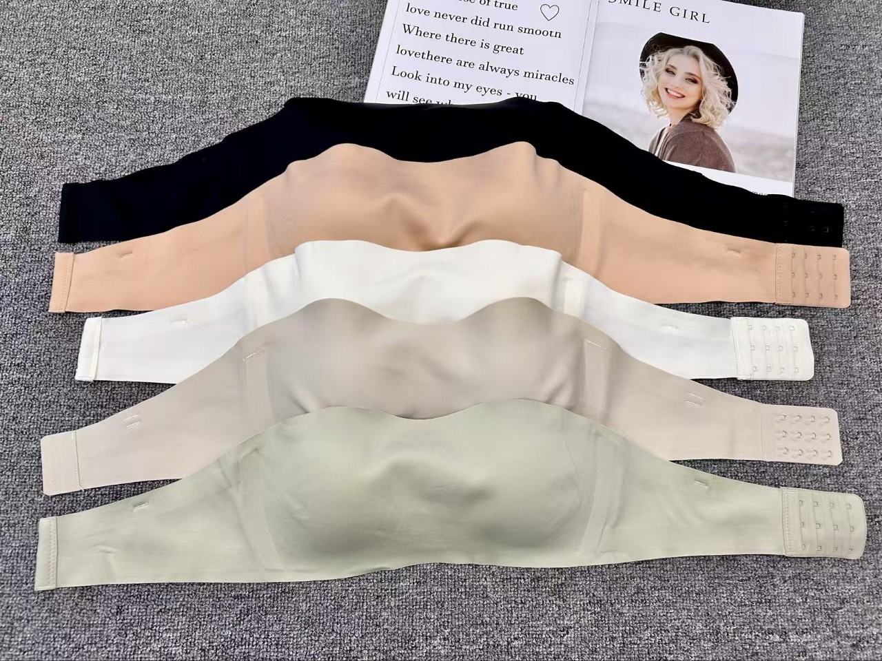 Envuelto en el pecho, doble uso, ropa interior S-XL antideslizante que no deja marcas, top de tubo, sujetador de tres pechos, cola al por mayor