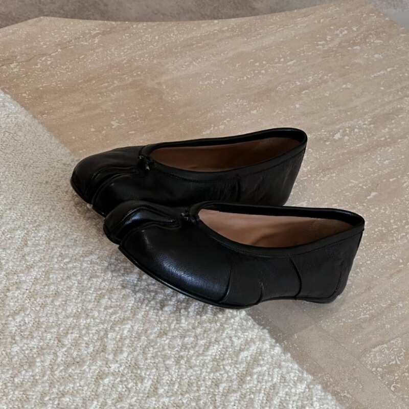 Cowhide M6 pleated ballet shoes, tab split-toe slip-ons, autumn pig hoof shoes, slip-on shallow-cut niche style for women Cowhide M6 pleated ballet shoes, tab split-toe slip-ons, autumn pig hoof shoes, slip-on shallow-cut niche style for women