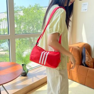 ����С����˾�l�y���^�����s����\�Ӱ�2026�¿����e�μ�б���Ů