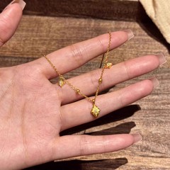アメリカの中古風菱星六角芒星にダイヤモンドのネックレスを入れています。