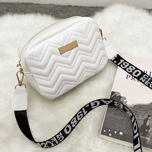 Embroidered crossbody small square bag for ladies, Korean-style wave pattern embroidered bag