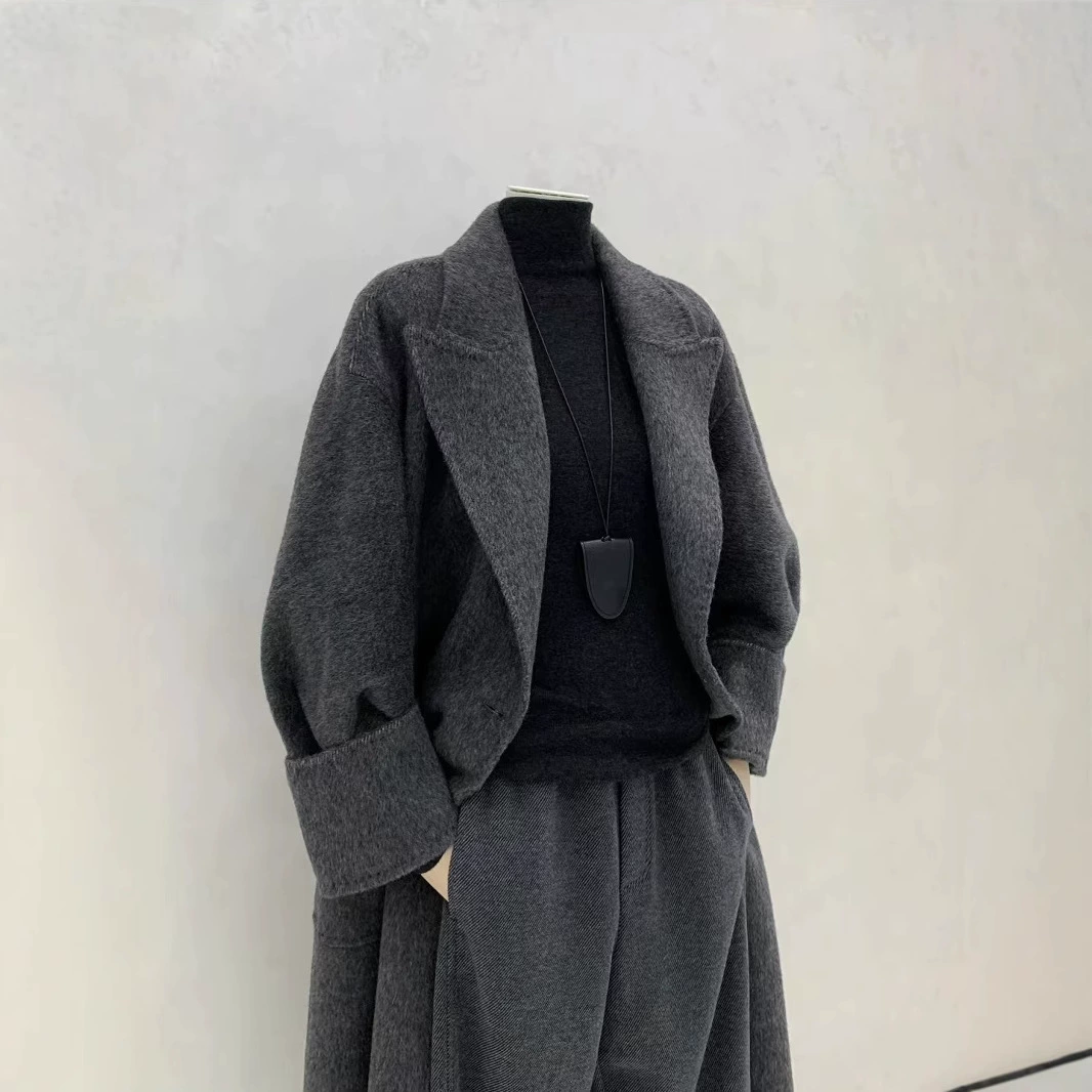 Верблюжья бархатная звезда носит плоскую двухбортную свободную длинную шерстяную шерстяную шерстяную шерстяную одежду Далянь женская одежда