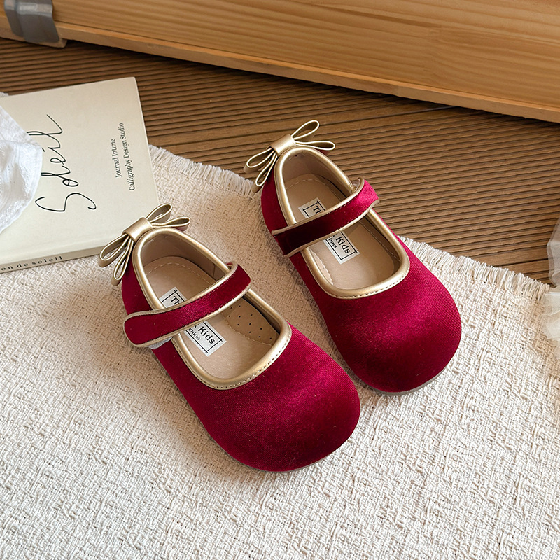 Zapatos de cuero para niñas 2026 primavera nuevos zapatos de arco para niños zapatos de princesa para niños zapatos de frijol