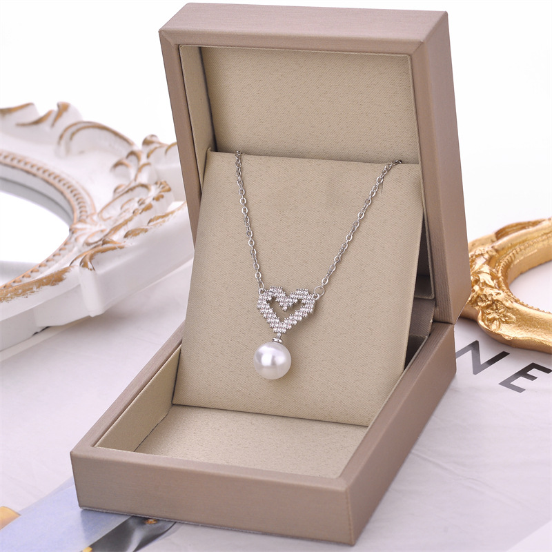 Simple Style Heart Shape Titanium Steel Inlay Artificial Diamond Pendant Necklace 1 Piece