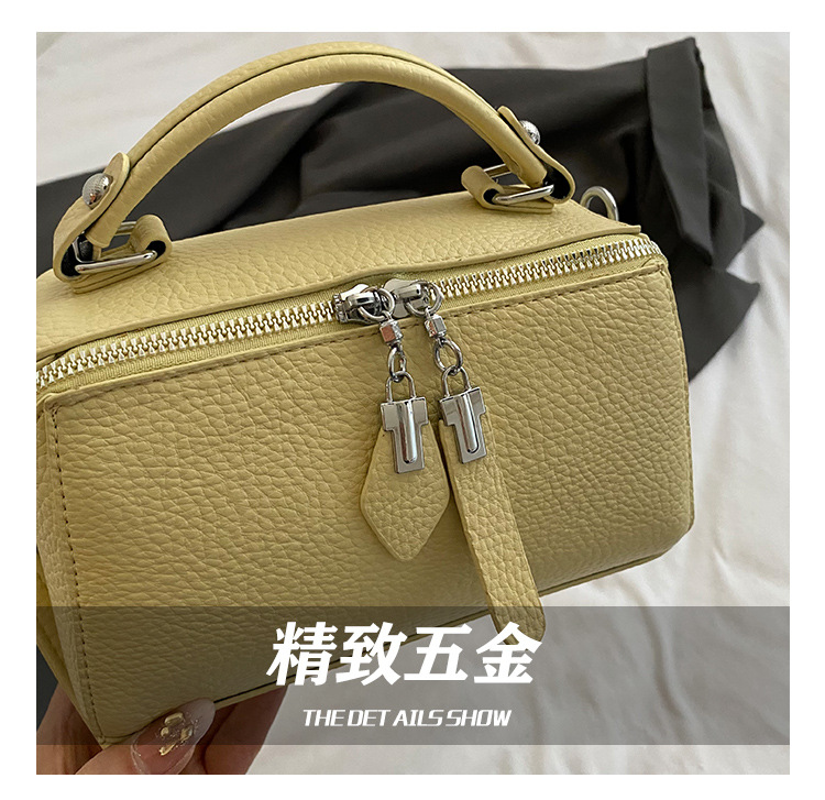 Korean retro fashion hand-held box bag for women 2025 new trendy and versatile small square bag, a niche and simple crossbody bag Application Scenario