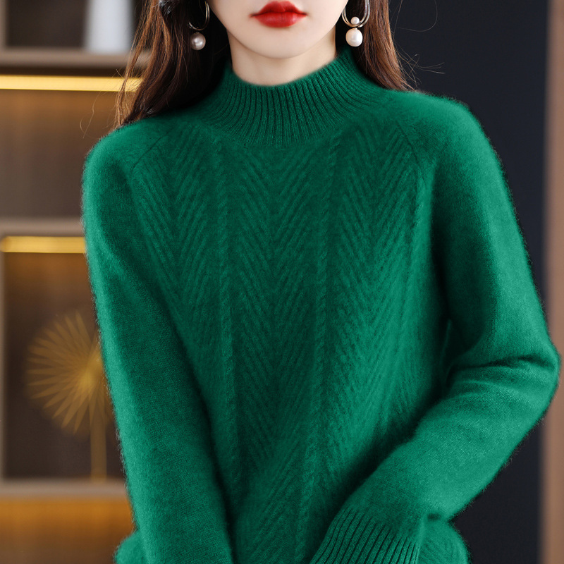 Ropa de otoño e invierno 2024 nuevo popular de este año popular hermoso medio cuello alto grueso suéter de las mujeres camisa de fondo de estilo occidental