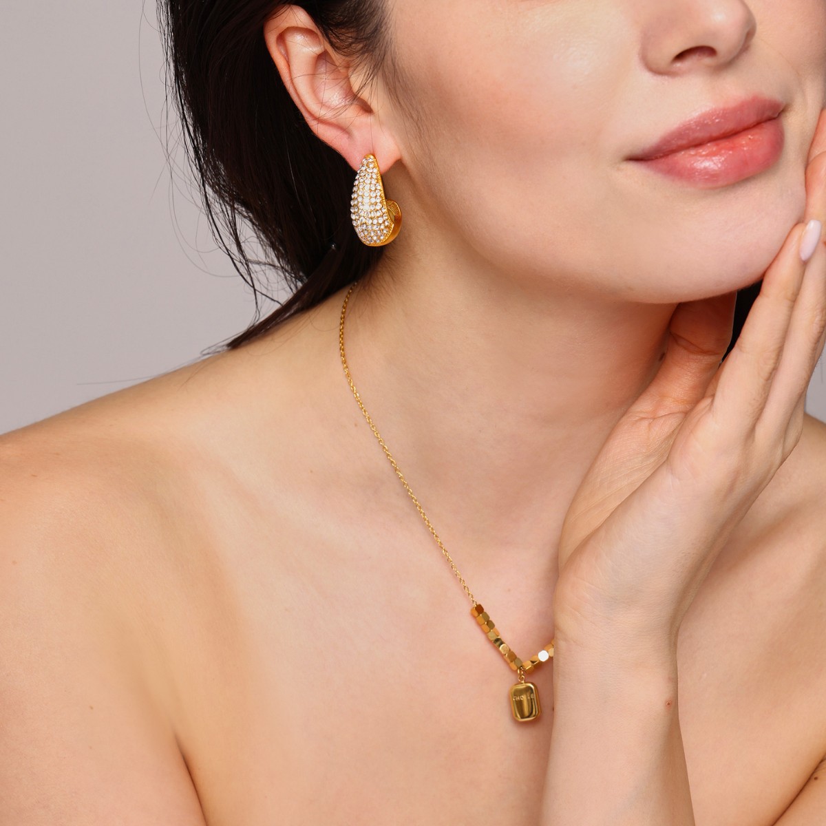 Cuadrados franceses pequeños pendientes de diamantes de gota de agua de Qianlin tallado collar inglés accesorios diarios