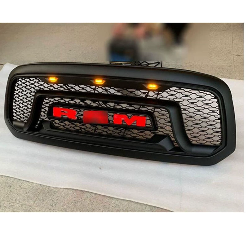 Подходит для Dodge Ram 2013-2018, центральная решётка с подсветкой и сотами, передняя часть в стиле Rebel