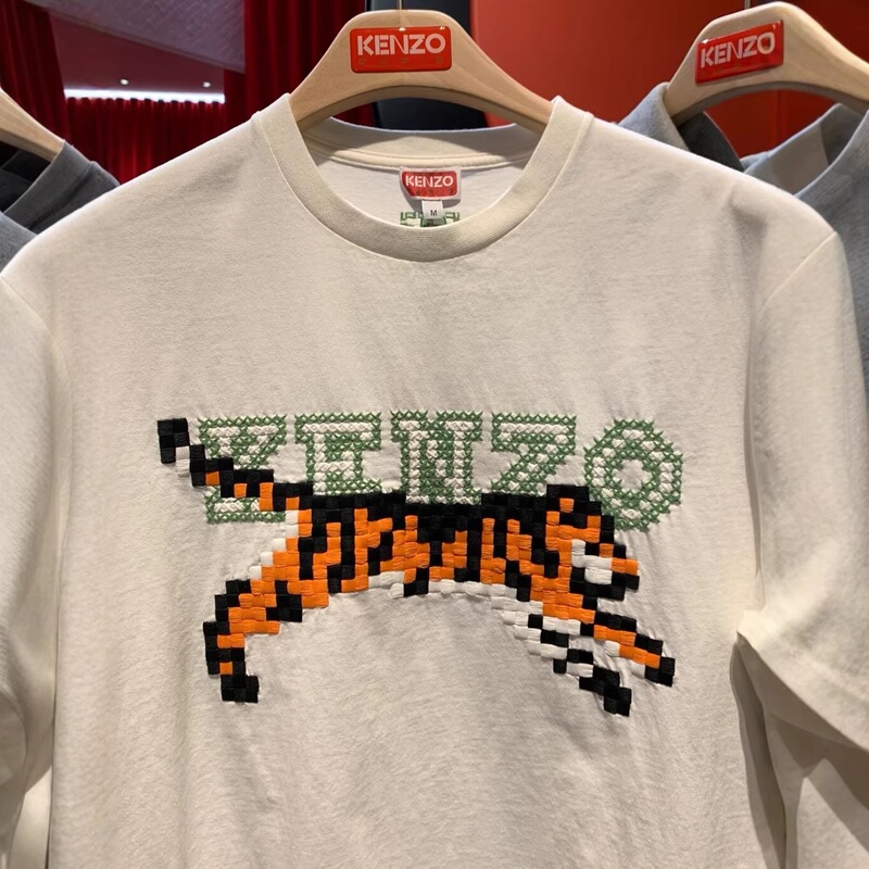 In Stock Kenzo 26 New Spring and Summer Models Pixel-Style Tiger Letter Embroidery Round Neck Pullover Short-Sleeve T-Shirt for Men and Women In Stock Kenzo 26 New Spring and Summer Models Pixel-Style Tiger Letter Embroidery Round Neck Pullover Short-Sleeve T-Shirt for Men and Women